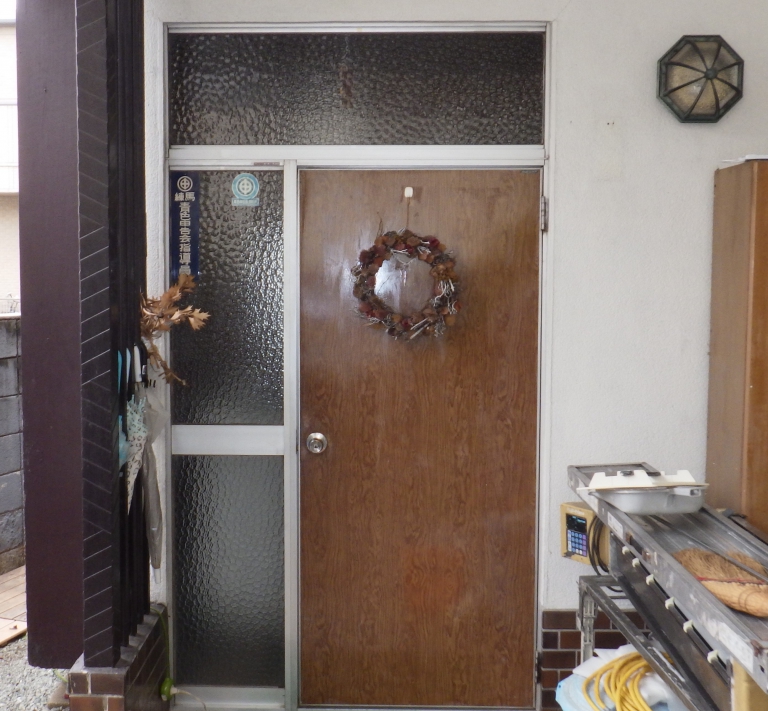 東京都江戸川区　懐かしい昭和ドアをかんたんドアリモで現代ドアにリフォーム