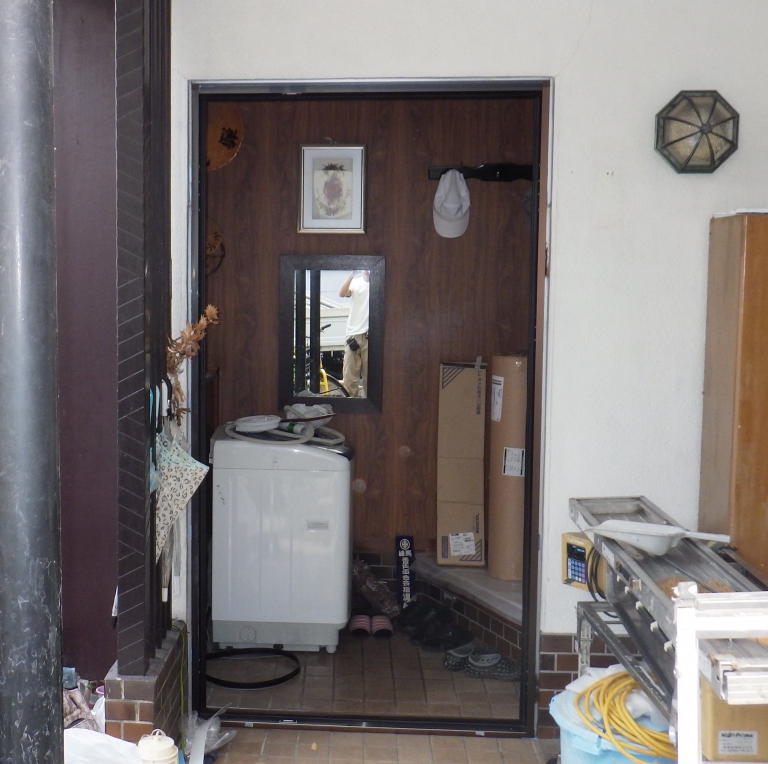 東京都江戸川区　懐かしい昭和ドアをかんたんドアリモで現代ドアにリフォーム