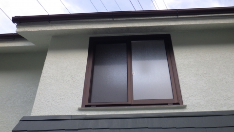 東京都足立区　階段のFIX窓から、引き違い窓へ交換。